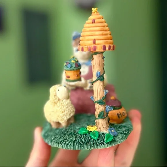 Cottagecore Garden Lovers Honey & Bees Farmhouse Vintage Figurine Art - Picture 7 of 9